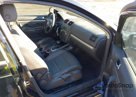 2006 Volkswagen Jetta 2.5 from USA, damaged, VIN 3VWRF71K66M759463